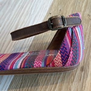 Women's size 6 Toms Sandal
